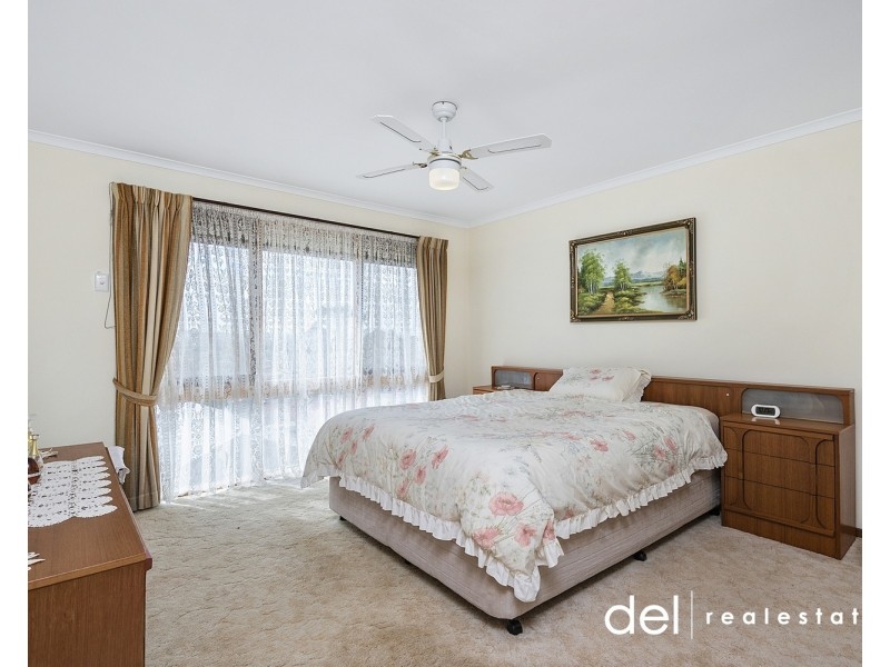 21 Sienna Crescent, Endeavour Hills VIC 3802