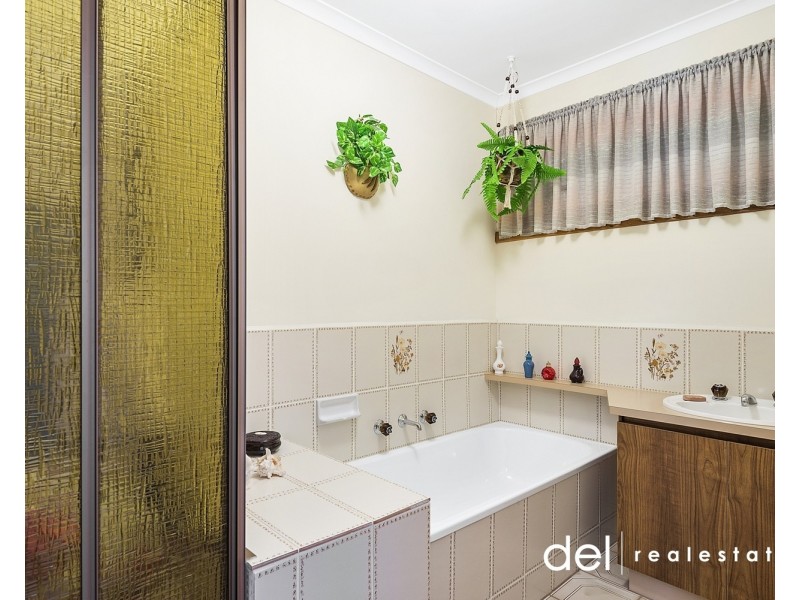 21 Sienna Crescent, Endeavour Hills VIC 3802