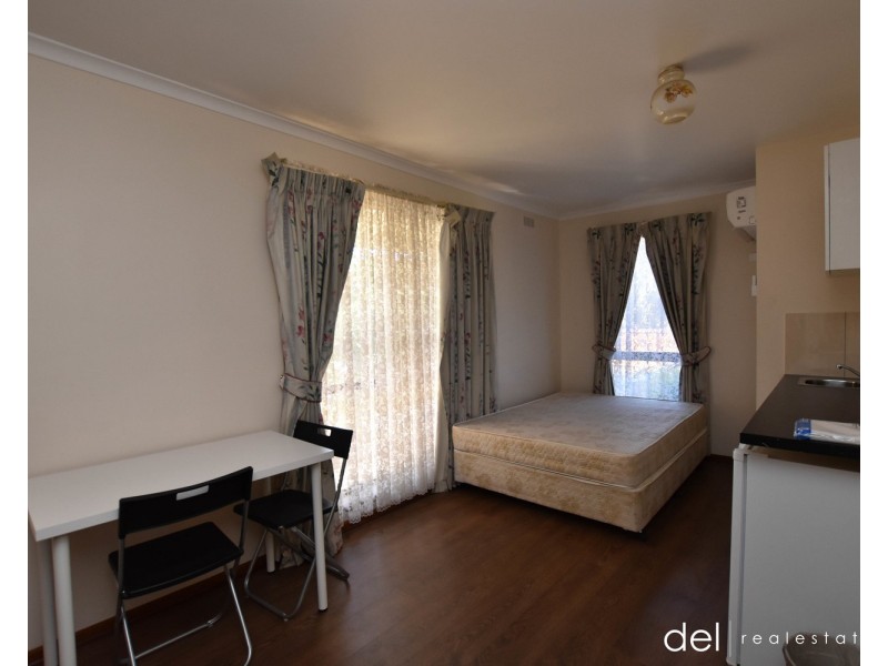 2/53 Henry Street, Pakenham VIC 3810