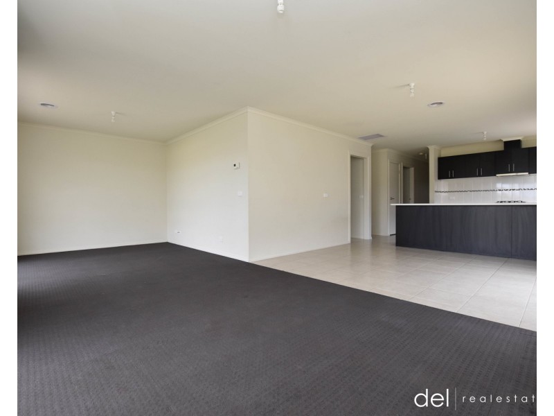 111 Melissa Way, Pakenham VIC 3810