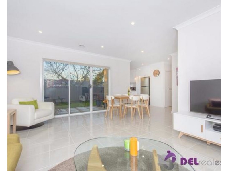 2/9 Mulgoa Avenue, Dandenong North VIC 3175
