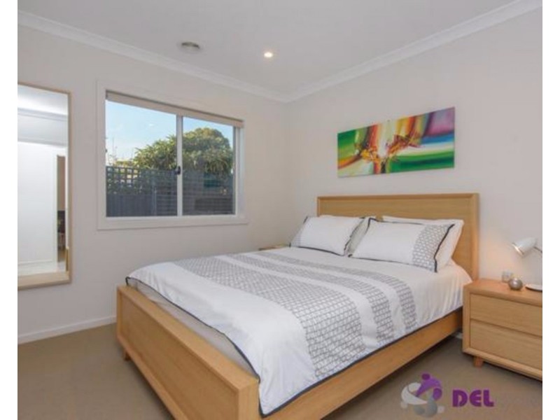 2/9 Mulgoa Avenue, Dandenong North VIC 3175