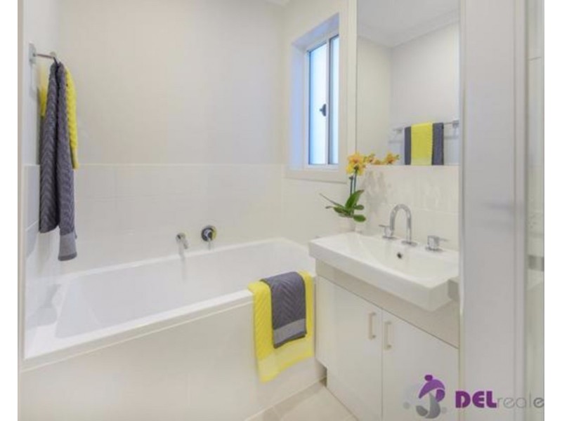 2/9 Mulgoa Avenue, Dandenong North VIC 3175