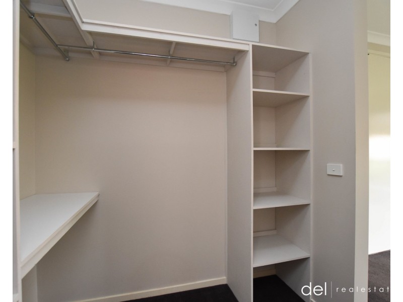 39 Yorkshire Drive, Cranbourne North VIC 3977