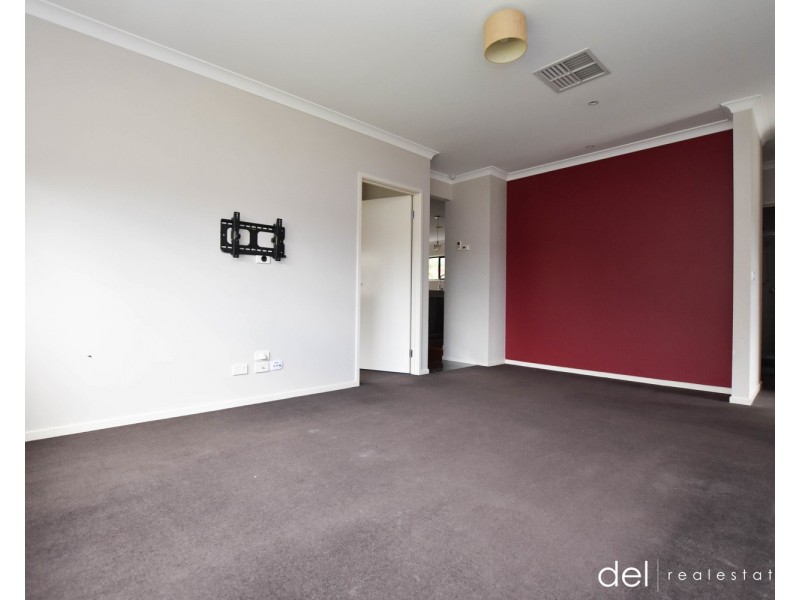 39 Yorkshire Drive, Cranbourne North VIC 3977
