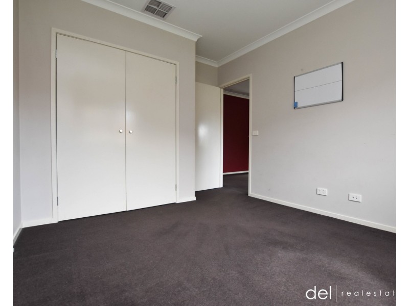 39 Yorkshire Drive, Cranbourne North VIC 3977