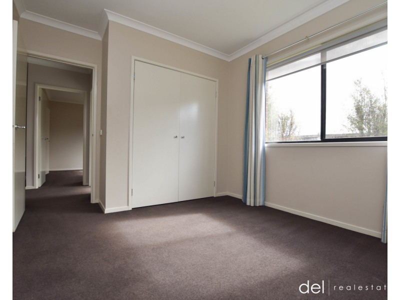 39 Yorkshire Drive, Cranbourne North VIC 3977