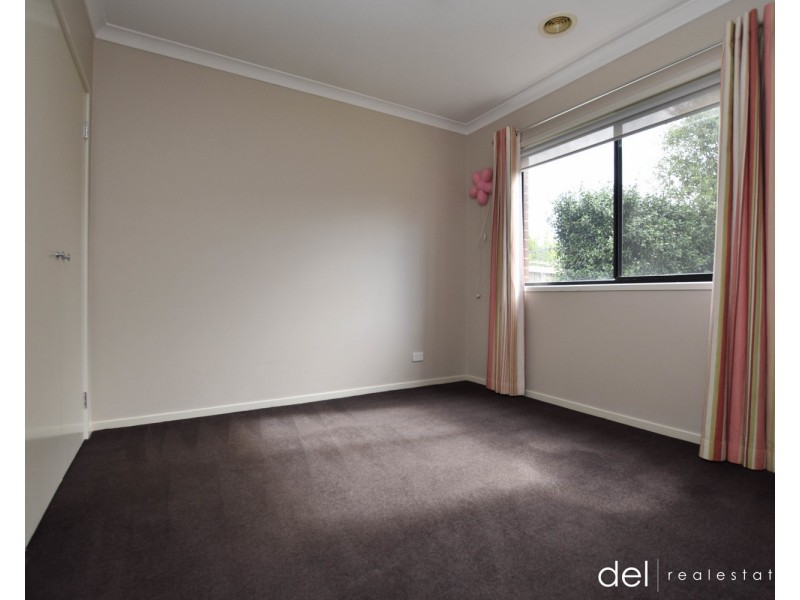 39 Yorkshire Drive, Cranbourne North VIC 3977