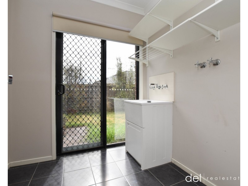 39 Yorkshire Drive, Cranbourne North VIC 3977