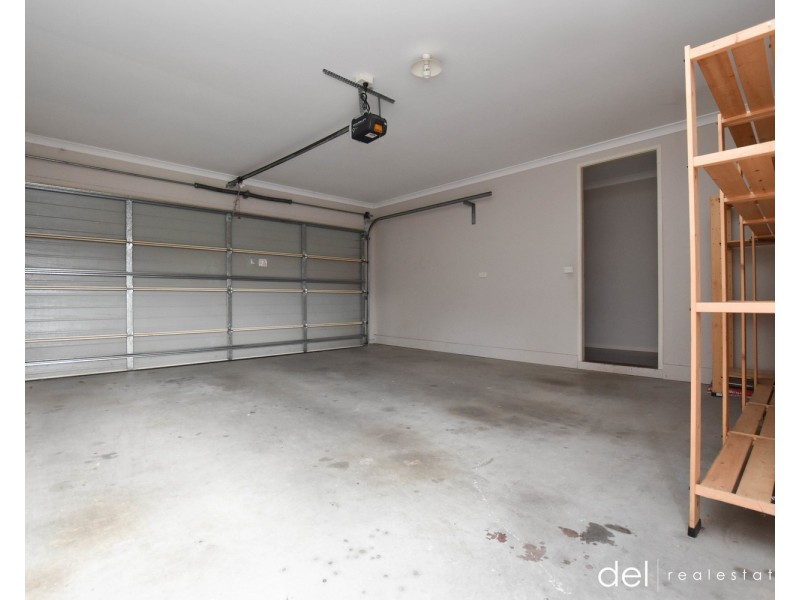 39 Yorkshire Drive, Cranbourne North VIC 3977