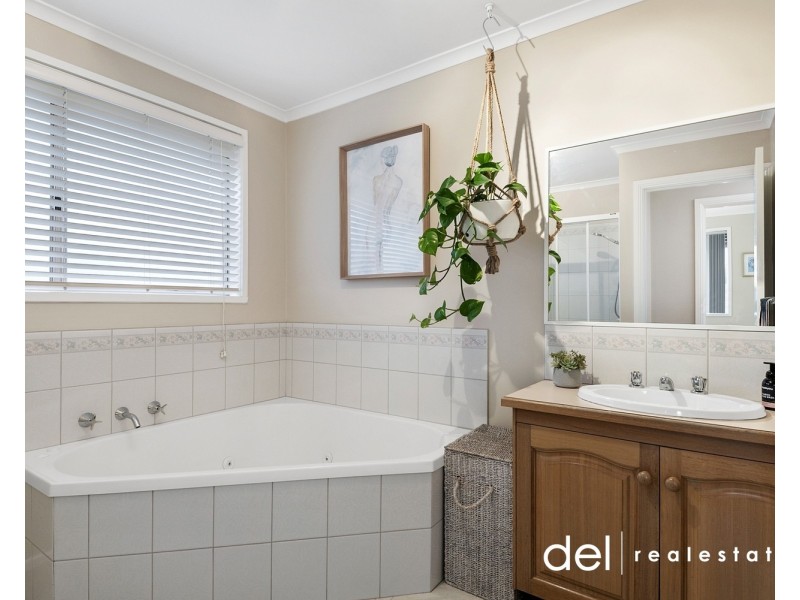 5 Reynolds Court, Endeavour Hills VIC 3802