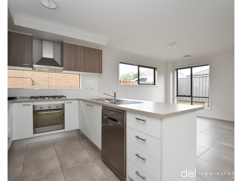 11 Potrait Place, Clyde North VIC 3978