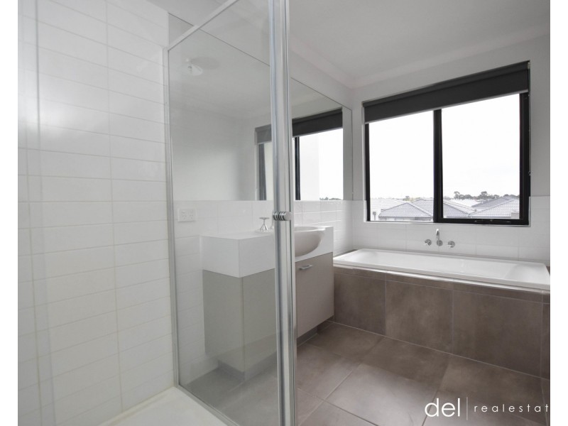 11 Potrait Place, Clyde North VIC 3978