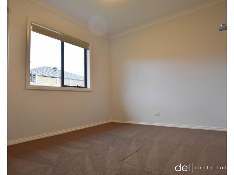 42 Rosina Drive, Officer VIC 3809