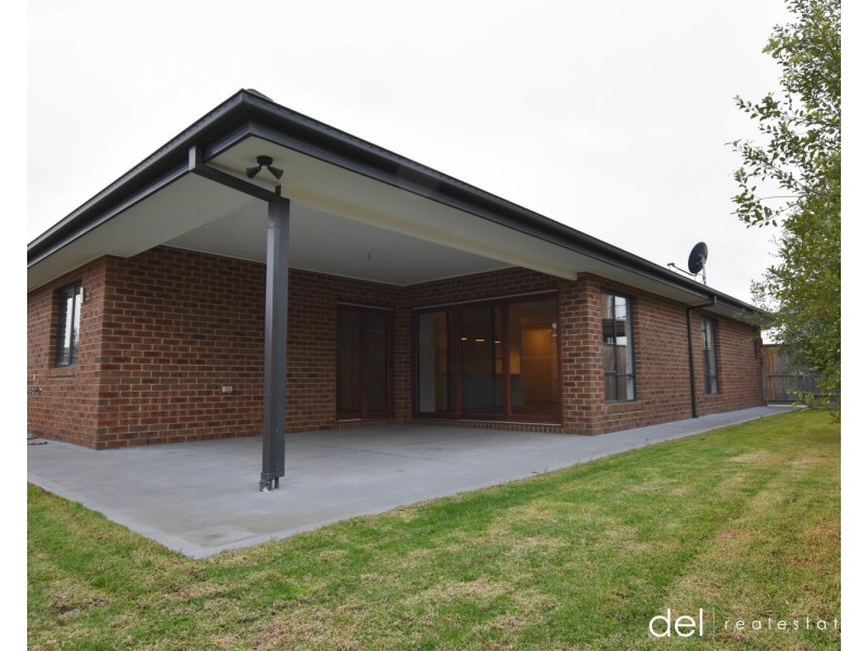 42 Rosina Drive, Officer VIC 3809