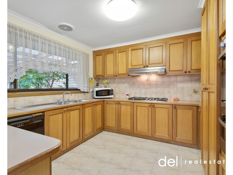 308 James Cook Drive, Endeavour Hills VIC 3802