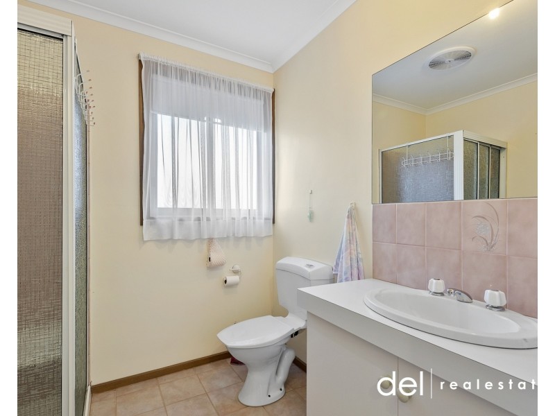 308 James Cook Drive, Endeavour Hills VIC 3802