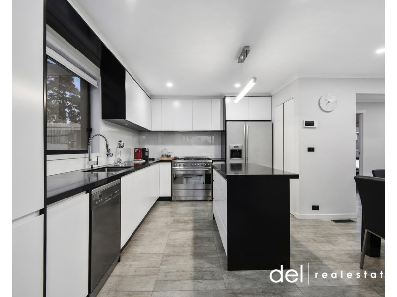 5 Warburton Court, Endeavour Hills VIC 3802