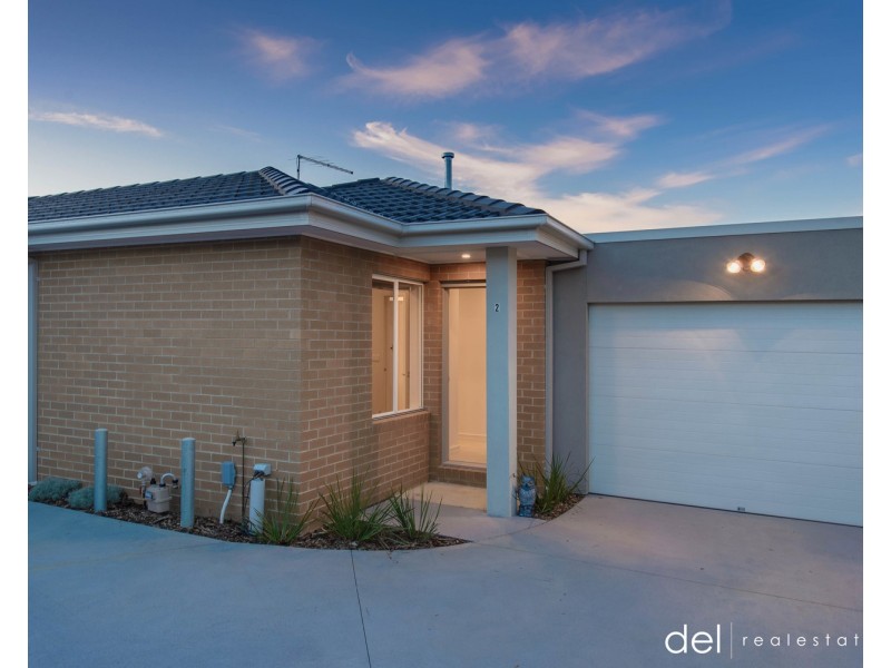 2/9 Mulgoa Avenue, Dandenong North VIC 3175