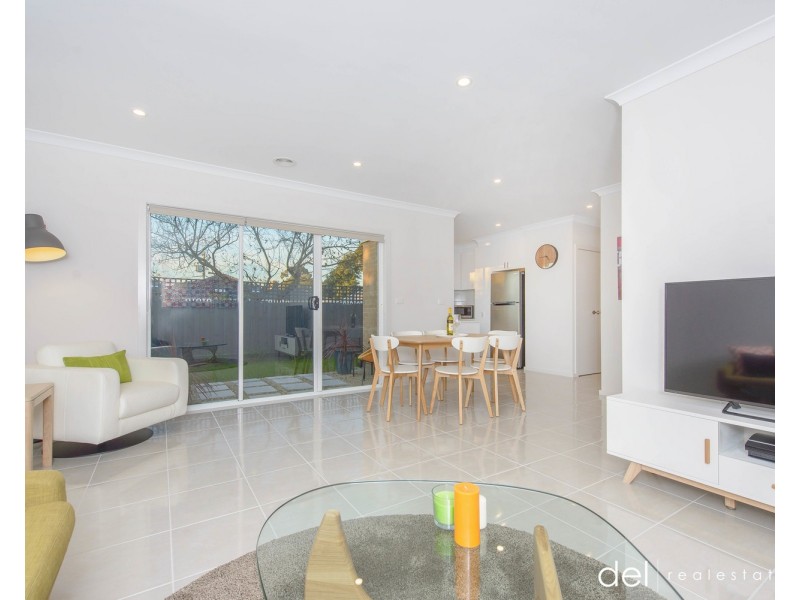 2/9 Mulgoa Avenue, Dandenong North VIC 3175