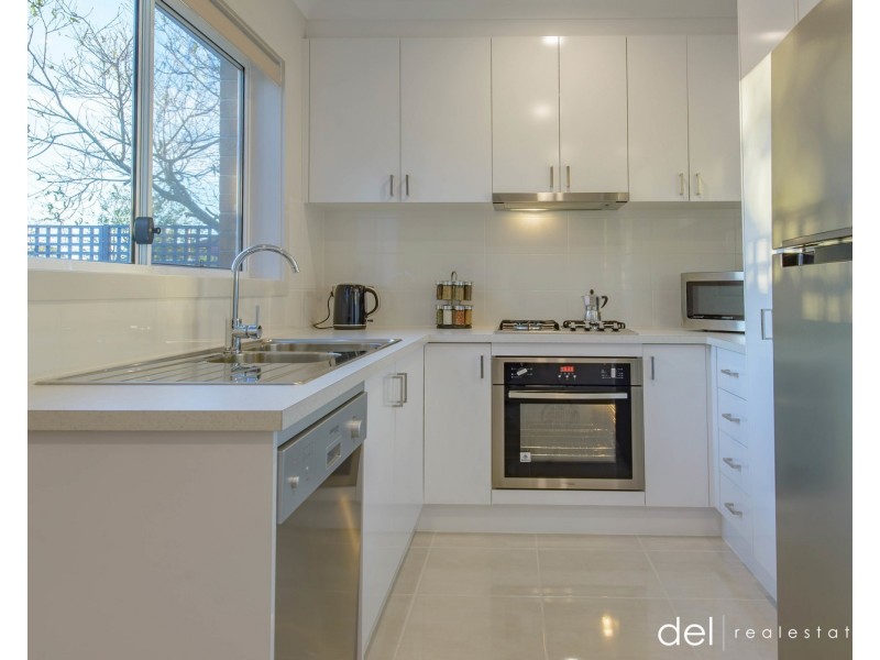 2/9 Mulgoa Avenue, Dandenong North VIC 3175