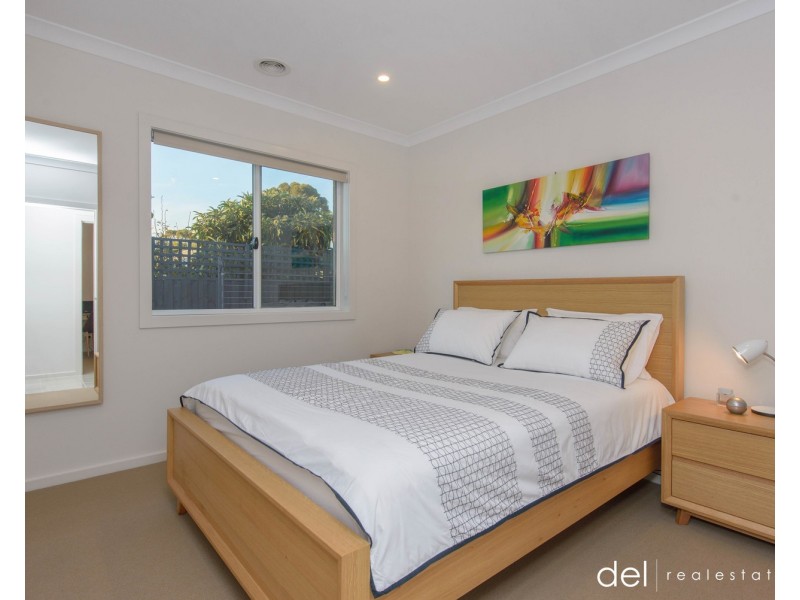 2/9 Mulgoa Avenue, Dandenong North VIC 3175