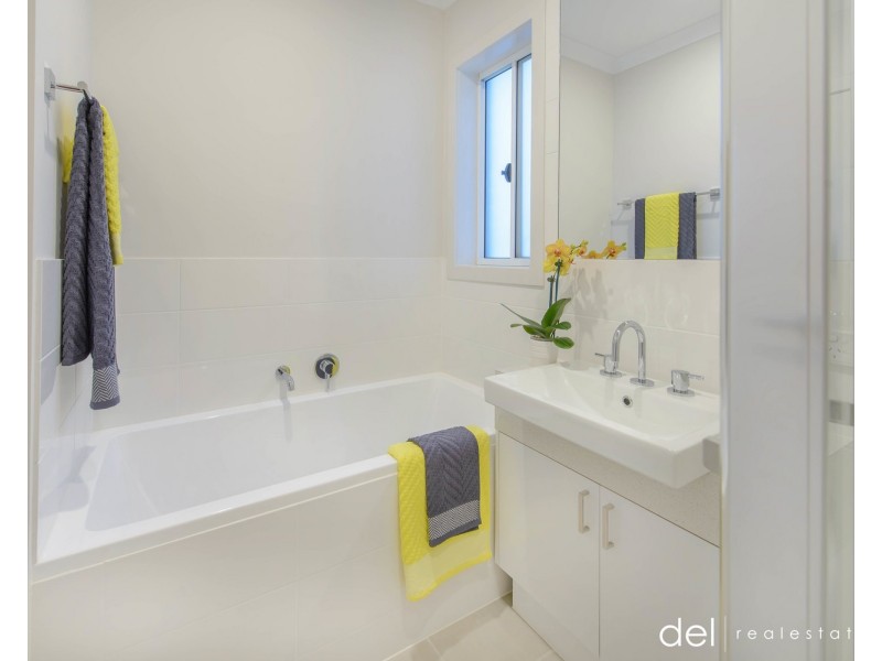 2/9 Mulgoa Avenue, Dandenong North VIC 3175