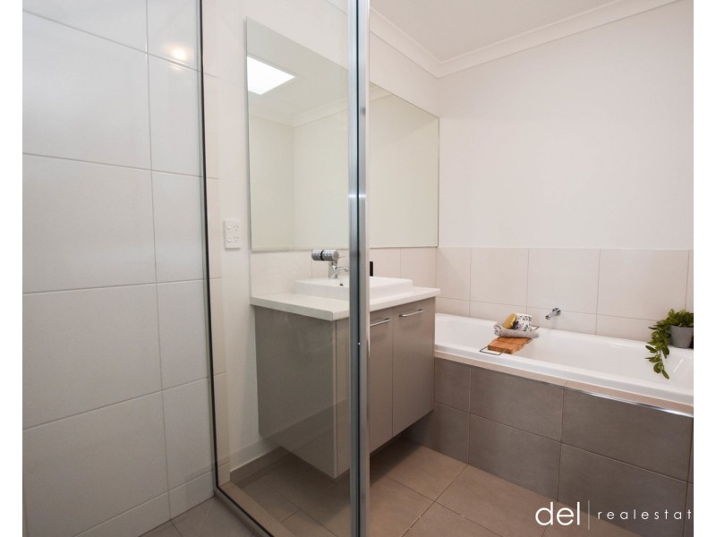 16 Honeybrook Lane, Clyde VIC 3978