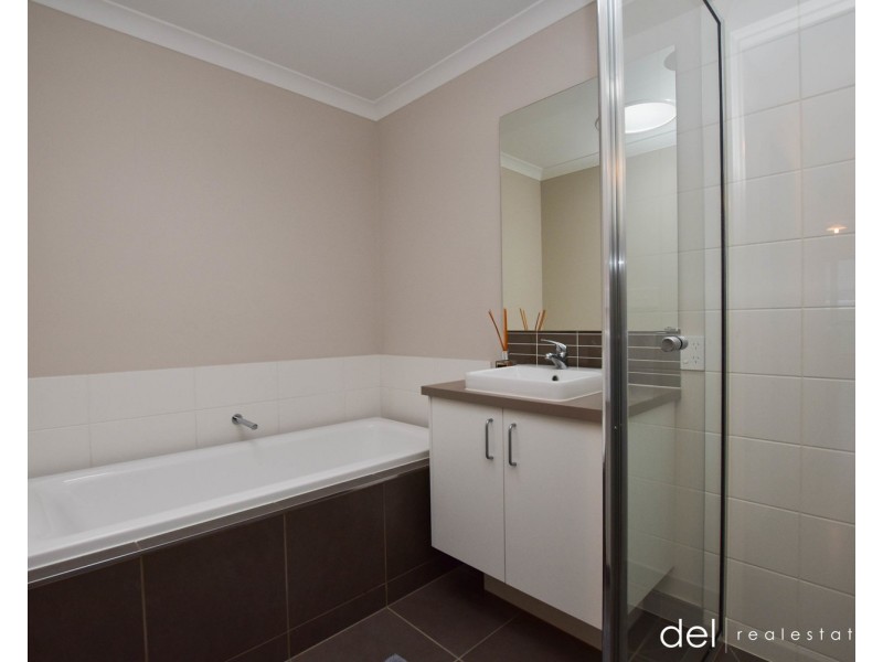 19 Brittle Gum Road, Cranbourne East VIC 3977