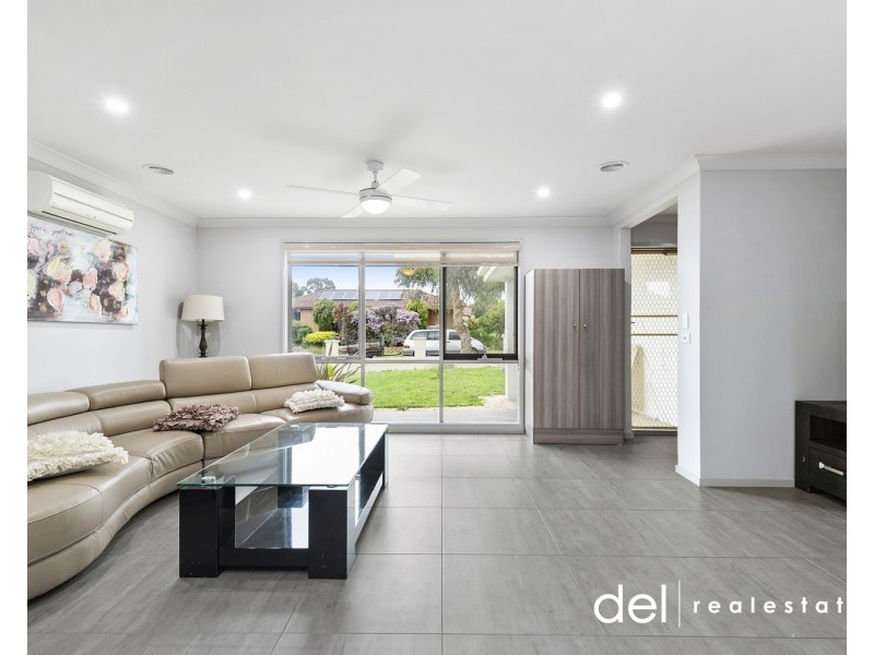 53 Springfield Crescent, Hampton Park VIC 3976