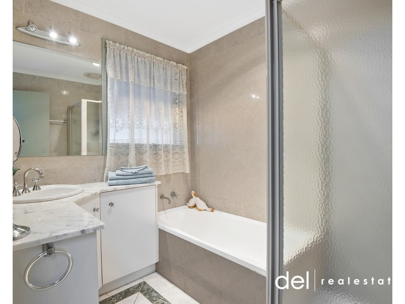 8 Gumbuya Close, Eumemmerring VIC 3177