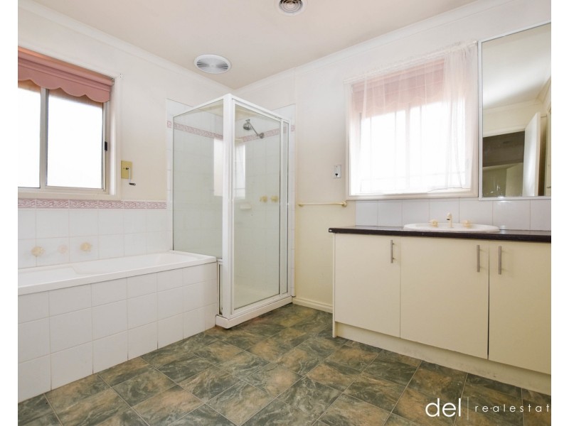14/8 Monteith Crescent, Endeavour Hills VIC 3802