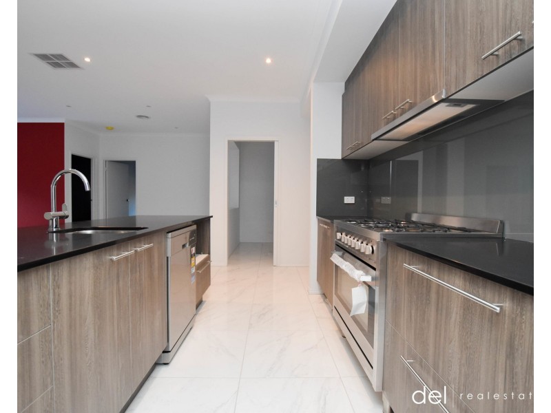 14 Selma Close, Lynbrook VIC 3975