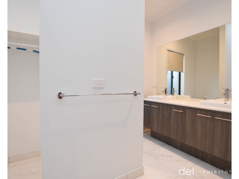 14 Selma Close, Lynbrook VIC 3975