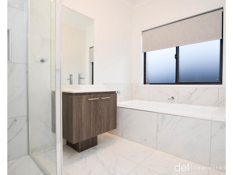 14 Selma Close, Lynbrook VIC 3975