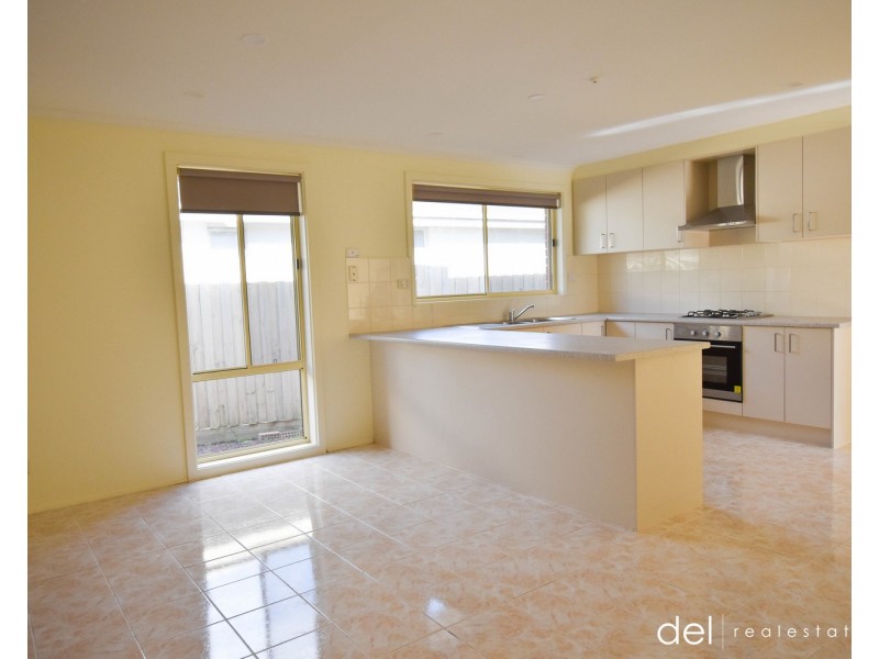 43 Gleneagles Drive, Endeavour Hills VIC 3802