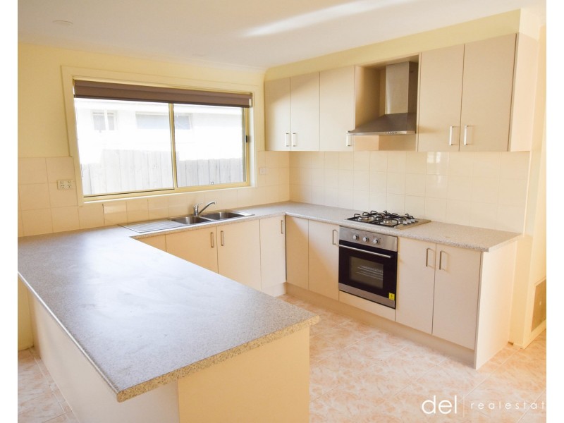 43 Gleneagles Drive, Endeavour Hills VIC 3802