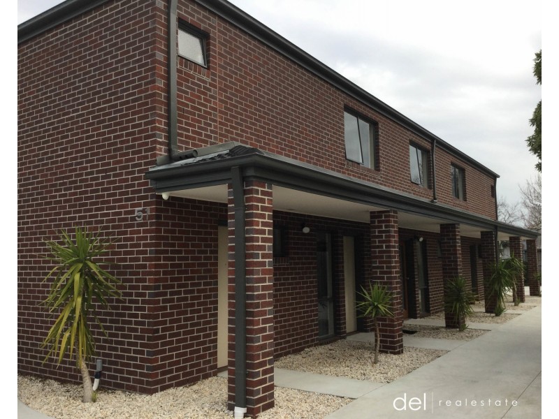 9/51 Henry Street, Pakenham VIC 3810