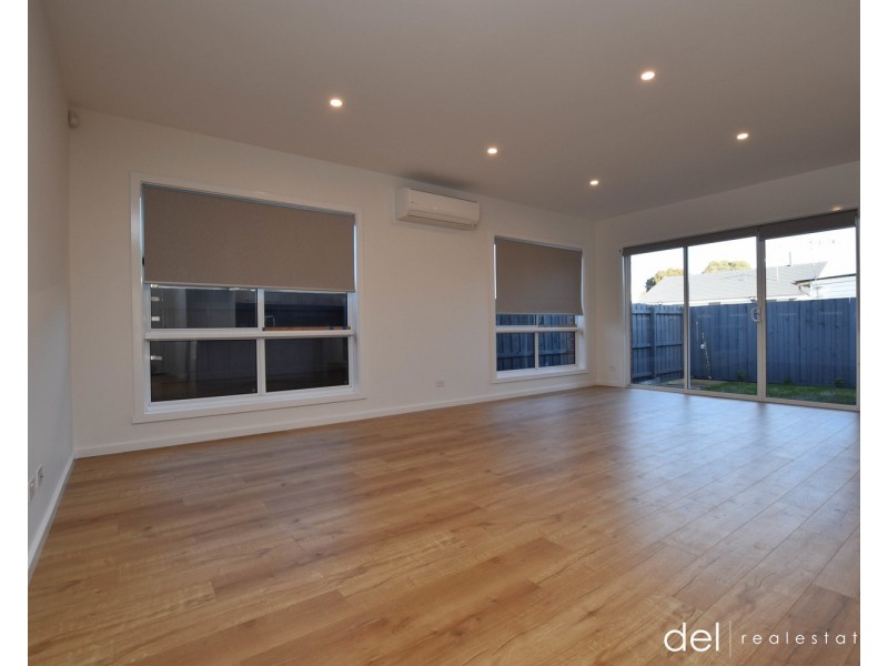 2/16 Hughes Crescent, Dandenong North VIC 3175