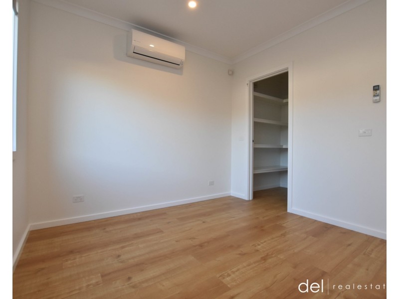 2/16 Hughes Crescent, Dandenong North VIC 3175