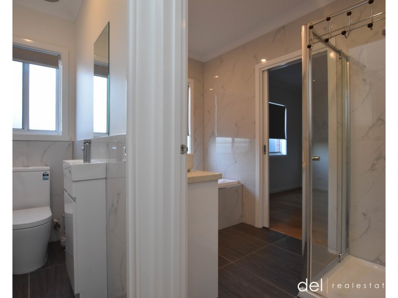 2/16 Hughes Crescent, Dandenong North VIC 3175