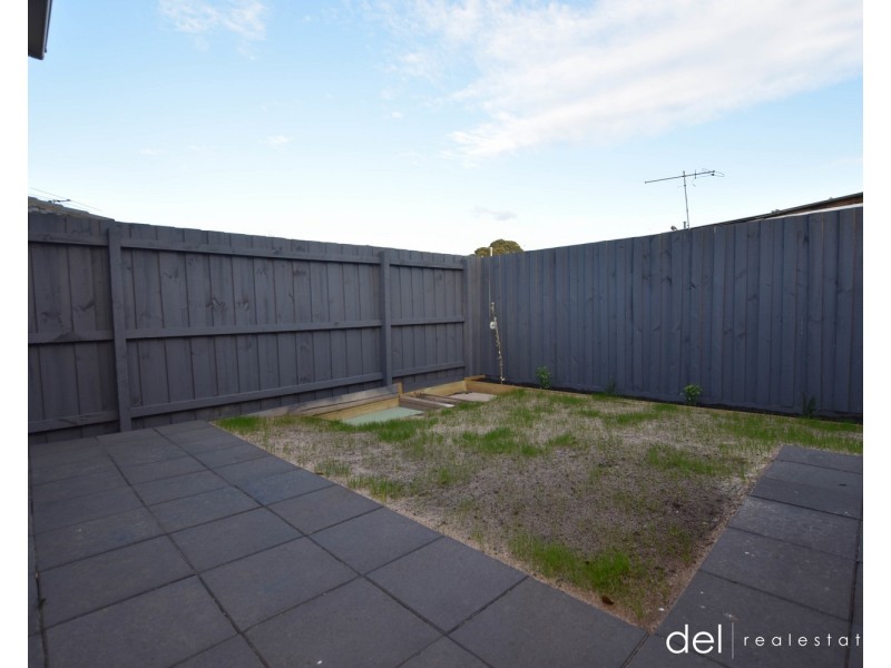 2/16 Hughes Crescent, Dandenong North VIC 3175