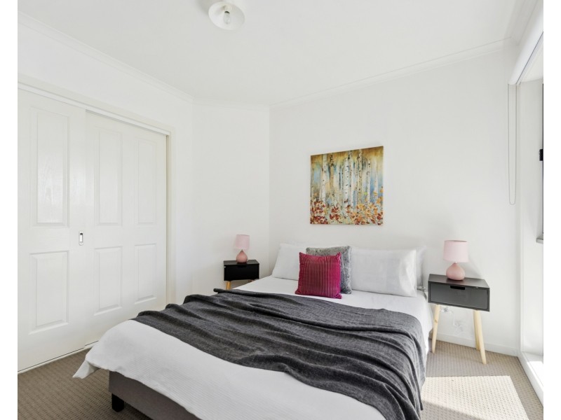 2/40 Liquidamber Street, Doveton VIC 3177