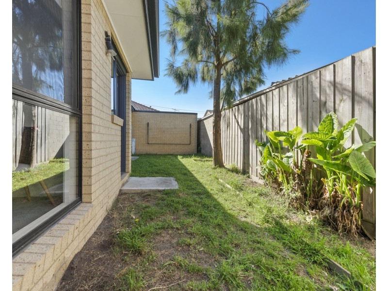 2/40 Liquidamber Street, Doveton VIC 3177