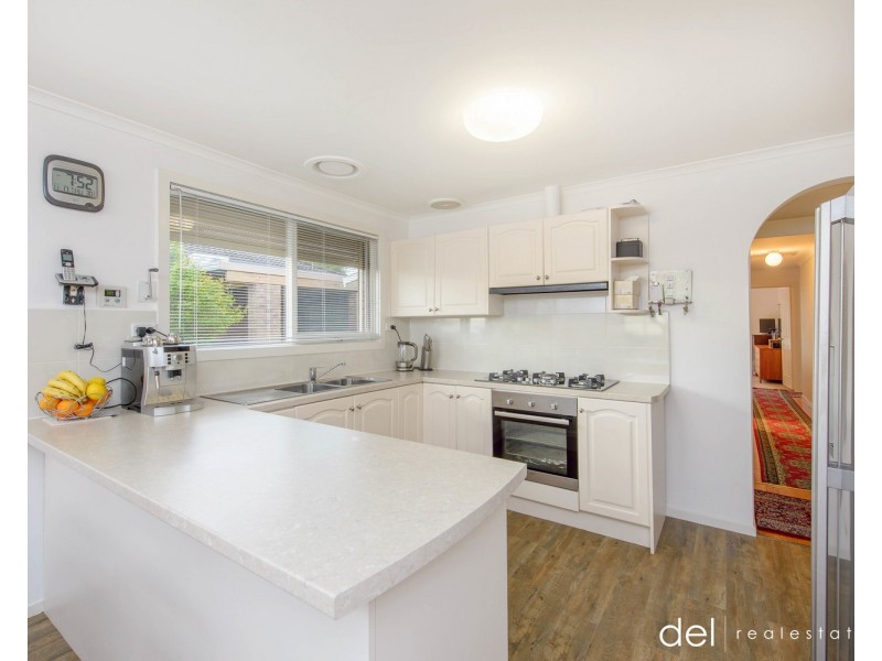 13 Oxley Way, Endeavour Hills VIC 3802