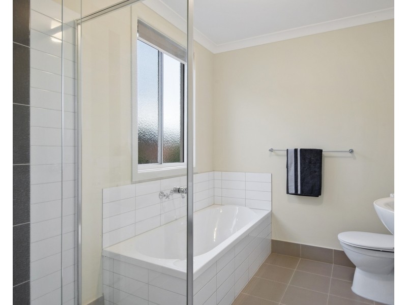 1/4 Young Road, Hallam VIC 3803