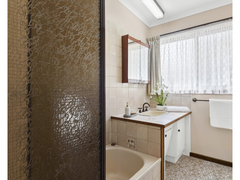 5 Tudor Crescent, Noble Park North VIC 3174