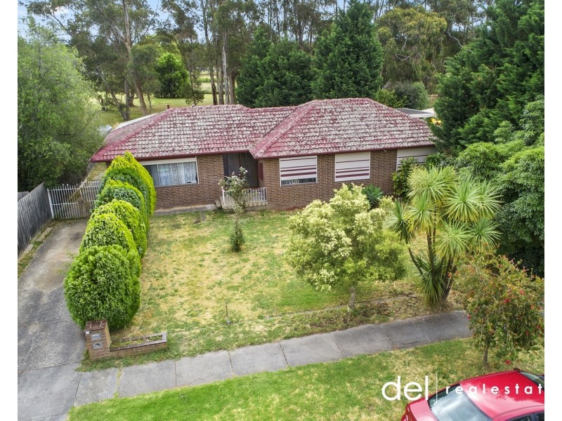 32 Essex Park Drive, Endeavour Hills VIC 3802