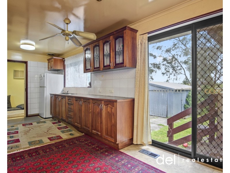 32 Essex Park Drive, Endeavour Hills VIC 3802