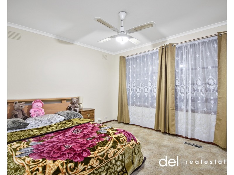 32 Essex Park Drive, Endeavour Hills VIC 3802